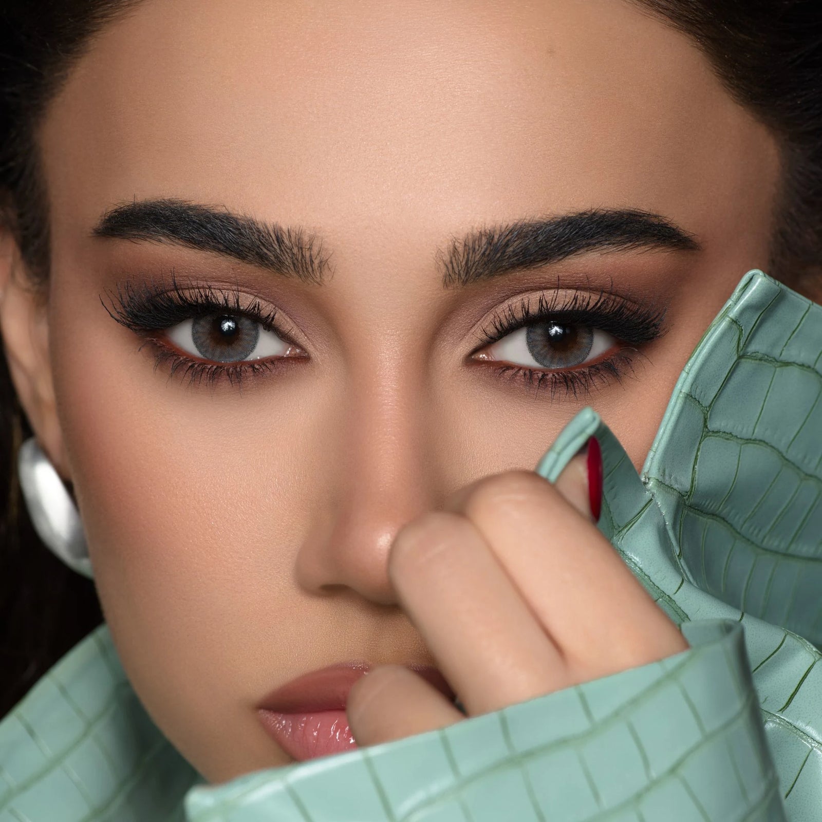 عدسات بيلا يومى كورىى روز وود